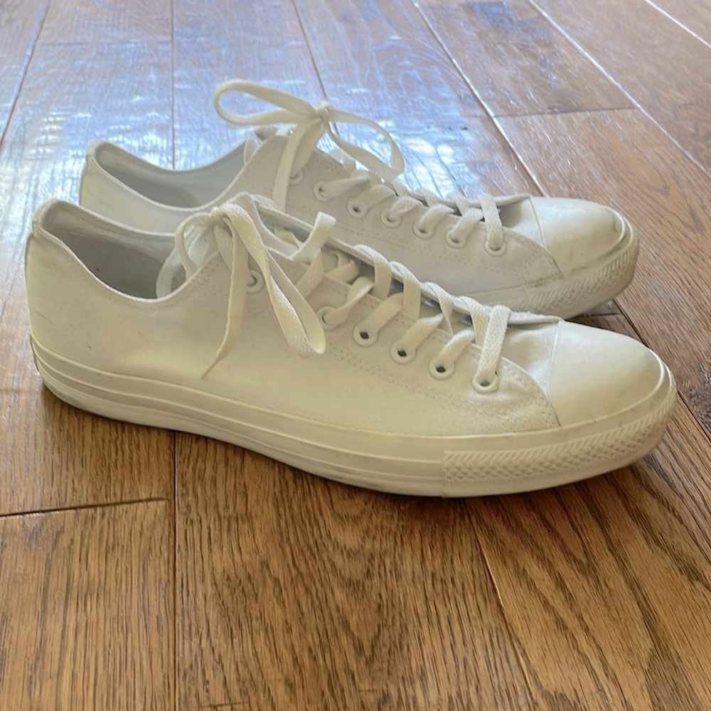 Men’s white converse size 11